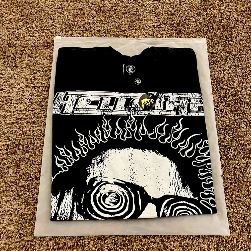 HELLSTAR T SHIRT size medium